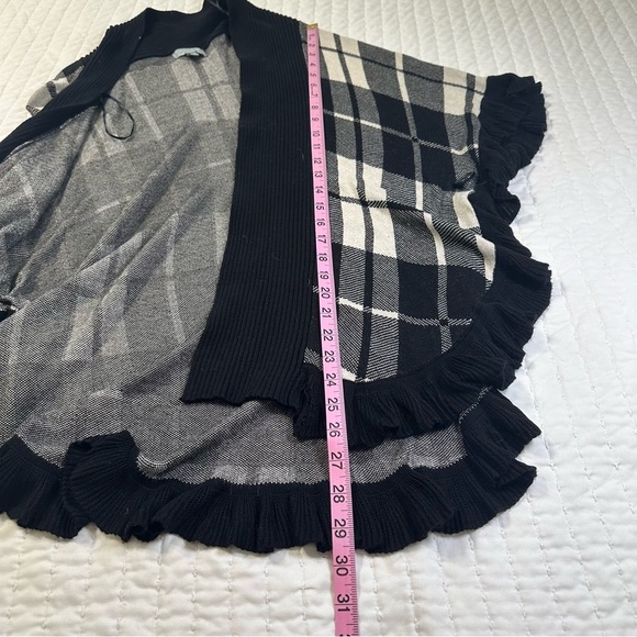 Joseph A. Preppy Women's Black and Cream Plaid Cardigan Sweater - Picture 5 of 10